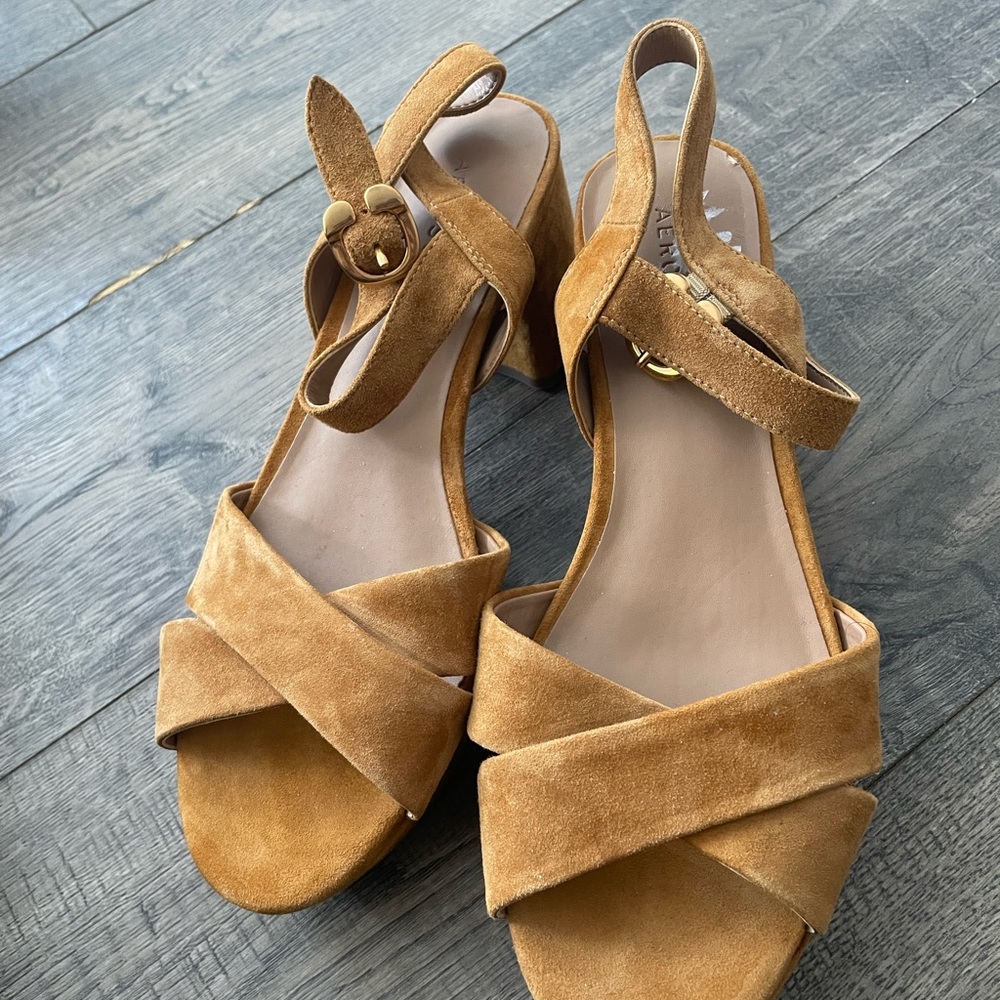 Platform Sandal in Tan Suede